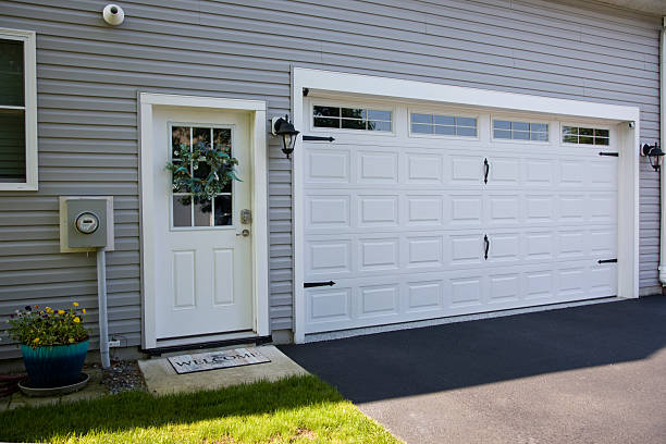 24/7 Emergency Garage Door Panel Replacement experts in Round Lake, IL
